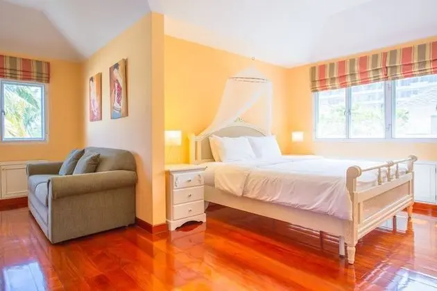 Five Bedrooms Villa