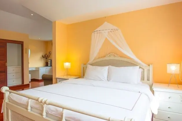 Five Bedrooms Villa