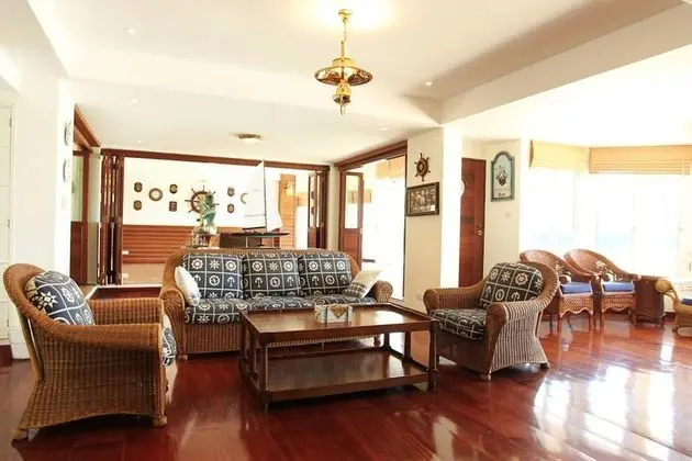 Five Bedrooms Villa