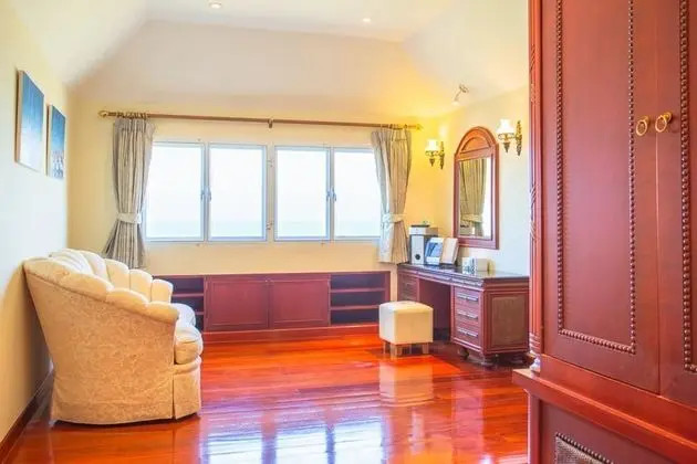 Five Bedrooms Villa