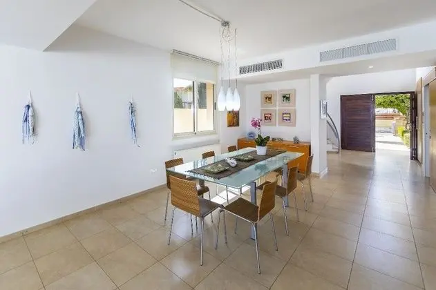 Villa, 5 Yatak Odası, Kişiye Özel Havuzlu, Denize Sıfır