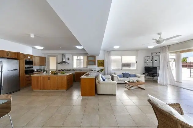 Villa, 5 Yatak Odası, Kişiye Özel Havuzlu, Denize Sıfır