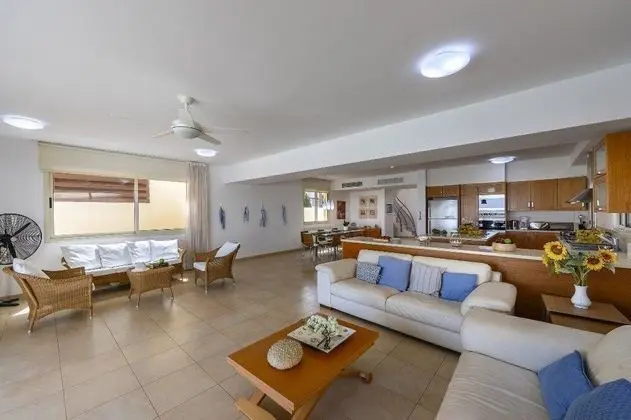 Villa, 5 Yatak Odası, Kişiye Özel Havuzlu, Denize Sıfır