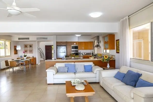 Villa, 5 Yatak Odası, Kişiye Özel Havuzlu, Denize Sıfır