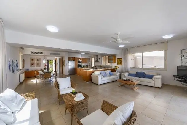 Villa, 5 Yatak Odası, Kişiye Özel Havuzlu, Denize Sıfır