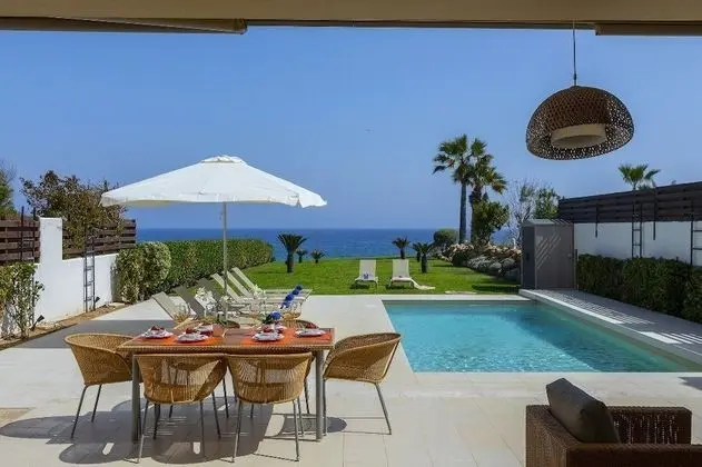 Villa, 5 Yatak Odası, Kişiye Özel Havuzlu, Denize Sıfır