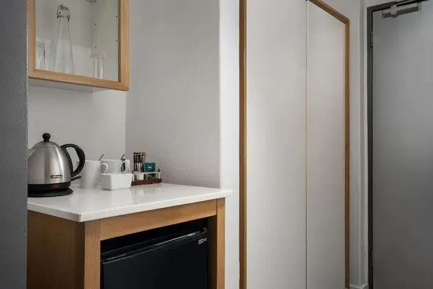 Junior Süit, 1 En Büyük (King) Boy Yatak, Sigara İçilebilir