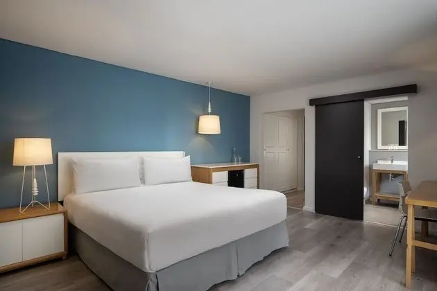 Junior Süit, 1 En Büyük (King) Boy Yatak, Sigara İçilebilir