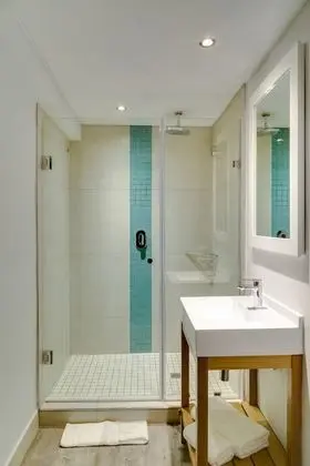 Junior Süit, 1 En Büyük (King) Boy Yatak, Sigara İçilebilir