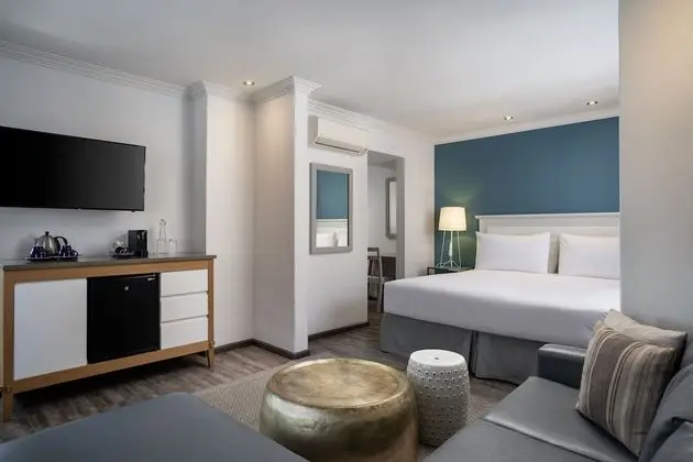 Junior Süit, 1 En Büyük (King) Boy Yatak, Sigara İçilebilir