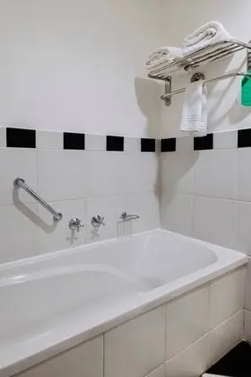 Oda, 2 Çift Kişilik Yatak, Sigara İçilebilir