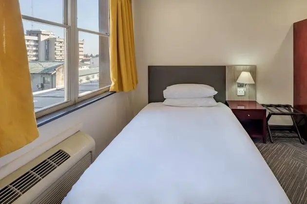 Oda, 1 Çift Kişilik Yatak, Sigara İçilebilir, Şehir Manzaralı