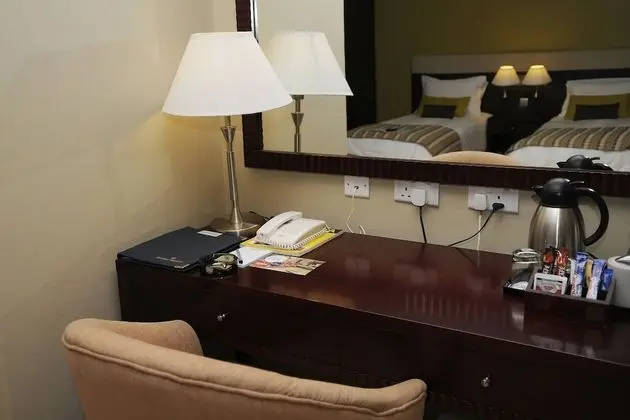 Oda, 1 En Büyük (King) Boy Yatak, Sigara İçilebilir, Şehir Manzaralı