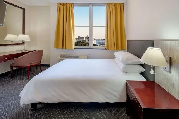 Oda, 1 En Büyük (King) Boy Yatak, Sigara İçilebilir, Şehir Manzaralı