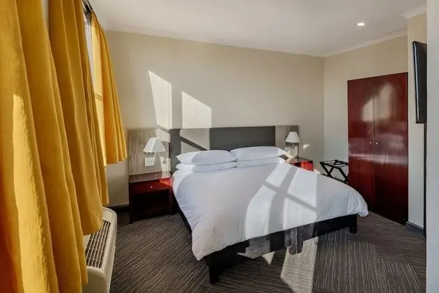 Oda, 1 En Büyük (King) Boy Yatak, Sigara İçilebilir, Şehir Manzaralı