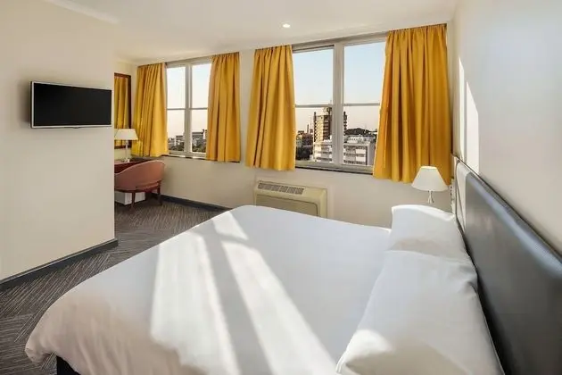 Oda, 1 En Büyük (King) Boy Yatak, Sigara İçilebilir, Şehir Manzaralı