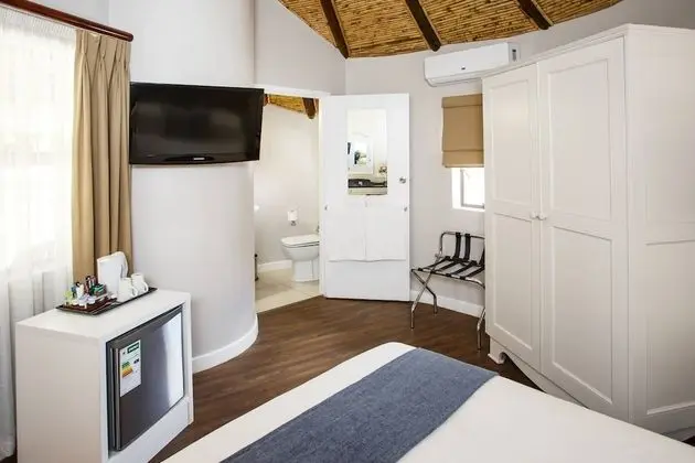 Oda, 1 Büyük (Queen) Boy Yatak, Sigara İçilebilir, Bahçe Manzaralı