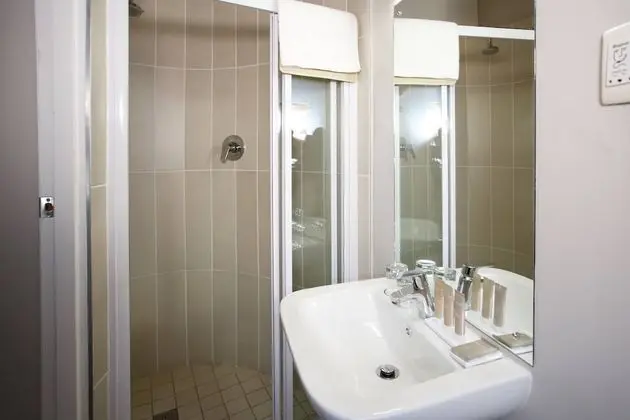 Oda, 1 Büyük (Queen) Boy Yatak, Sigara İçilebilir, Bahçe Manzaralı