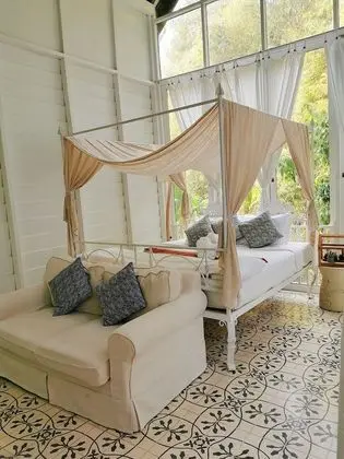Honeymoon villa Creek view