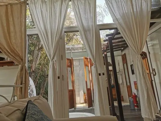 Honeymoon villa Creek view