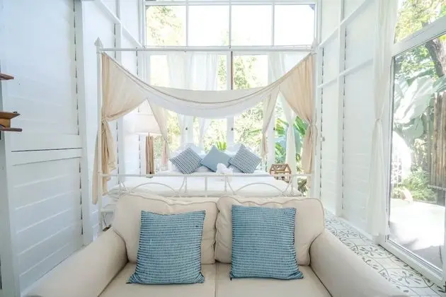 Honeymoon villa Creek view