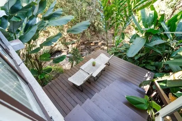 Honeymoon villa Creek view