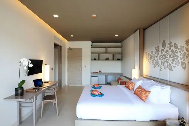 Deluxe Room, Pool View