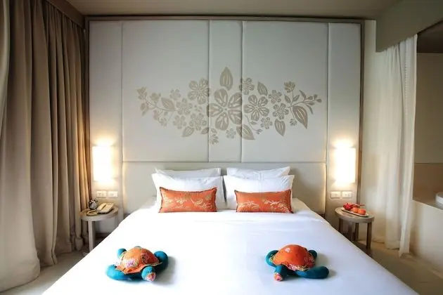 Deluxe Room, Pool View