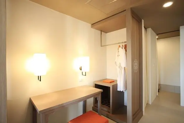 Deluxe Room, Pool View