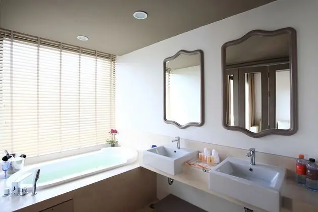 Deluxe Room, Pool View