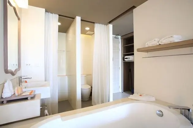 Deluxe Room, Pool View