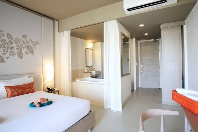 Superior Room, Pool View