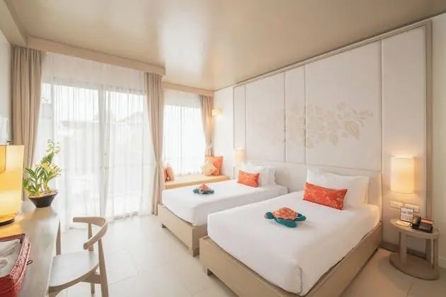 Superior Room, Pool View
