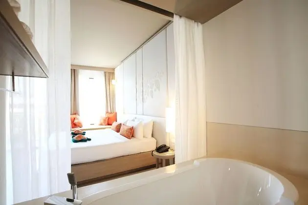 Superior Room, Pool View