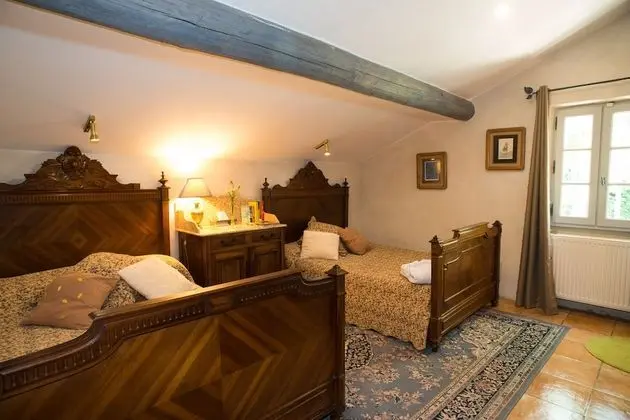 Ev, Sigara İçilmez (La Tuilerie)