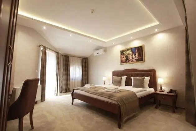 Deluxe Tek Büyük Yataklı Oda (02)