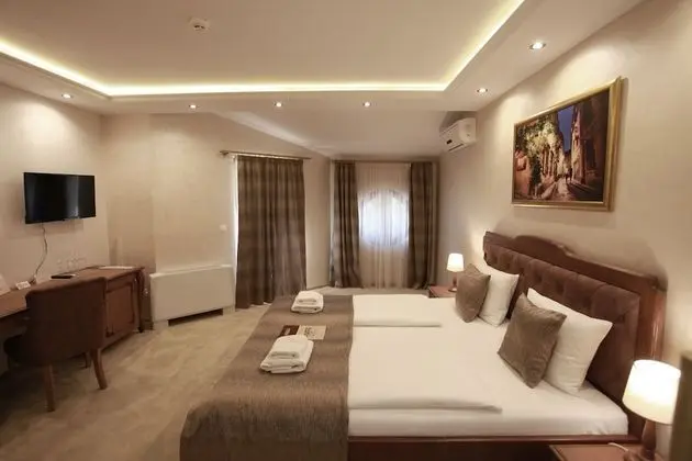 Deluxe Tek Büyük Yataklı Oda (02)
