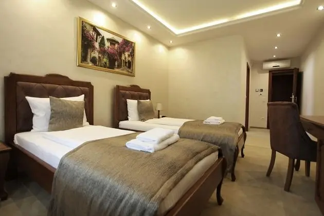 Standard Tek Büyük veya İki Ayrı Yataklı Oda (03)