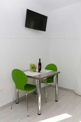 Deluxe Stüdyo, Teras