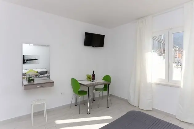 Deluxe Stüdyo, Teras