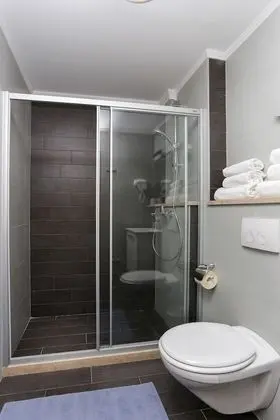 Deluxe Stüdyo, Teras