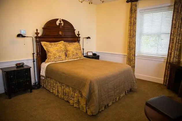 Standard Oda, 1 Büyük (Queen) Boy Yatak, Sigara İçilmez (Clemmons Room. 1 bedroom)