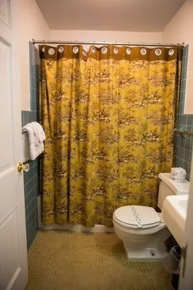 Standard Oda, 1 Büyük (Queen) Boy Yatak, Sigara İçilmez (Clemmons Room. 1 bedroom)