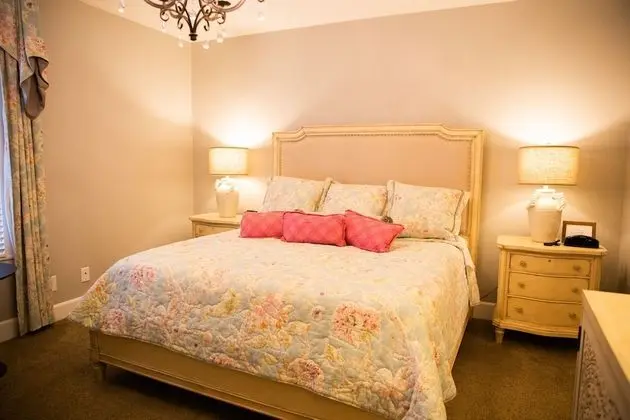 Standard Oda, 1 En Büyük (King) Boy Yatak, Sigara İçilmez (Lord Linville Room. 1 bedroom)
