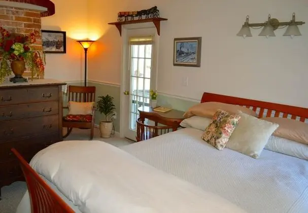 Tek Büyük Yataklı Oda (Tall Chimney Room)