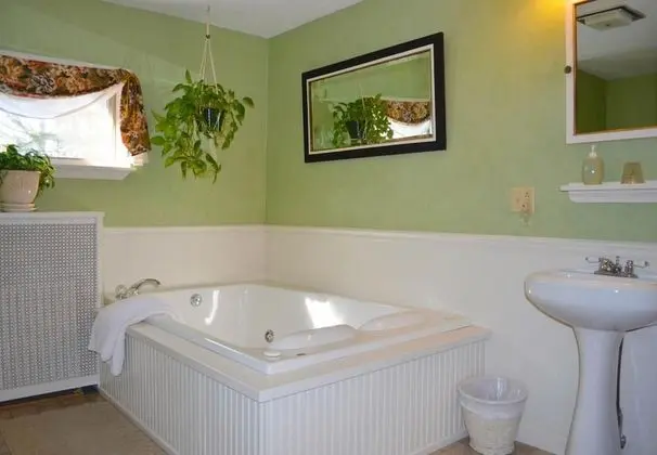 Tek Büyük Yataklı Oda (Tall Chimney Room)