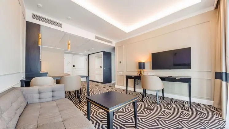 Apartment (E 405)