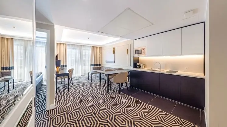 Apartment (E 405)