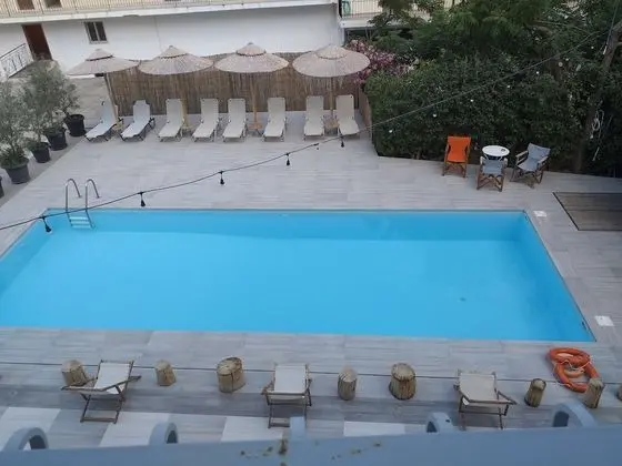 İki Ayrı Yataklı Oda, Havuz Manzaralı