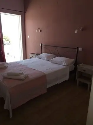 Tek Büyük Yataklı Oda, Balkon, Kısmi Deniz Manzaralı
